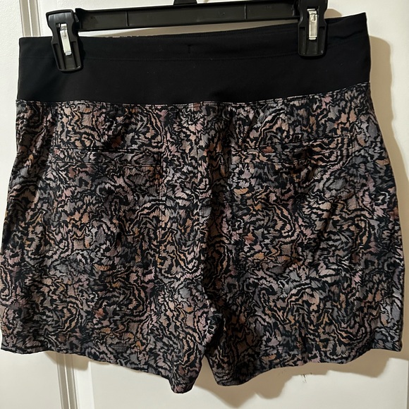 Athleta shorts. Size 8 - Picture 4 of 8